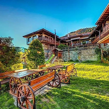 Mursal Hotel Borino
